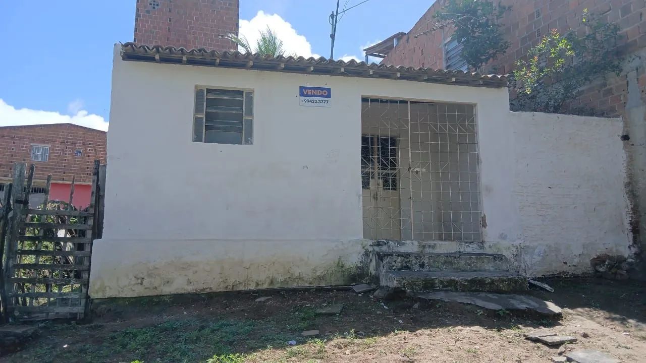 Casa com muita área pra construção 