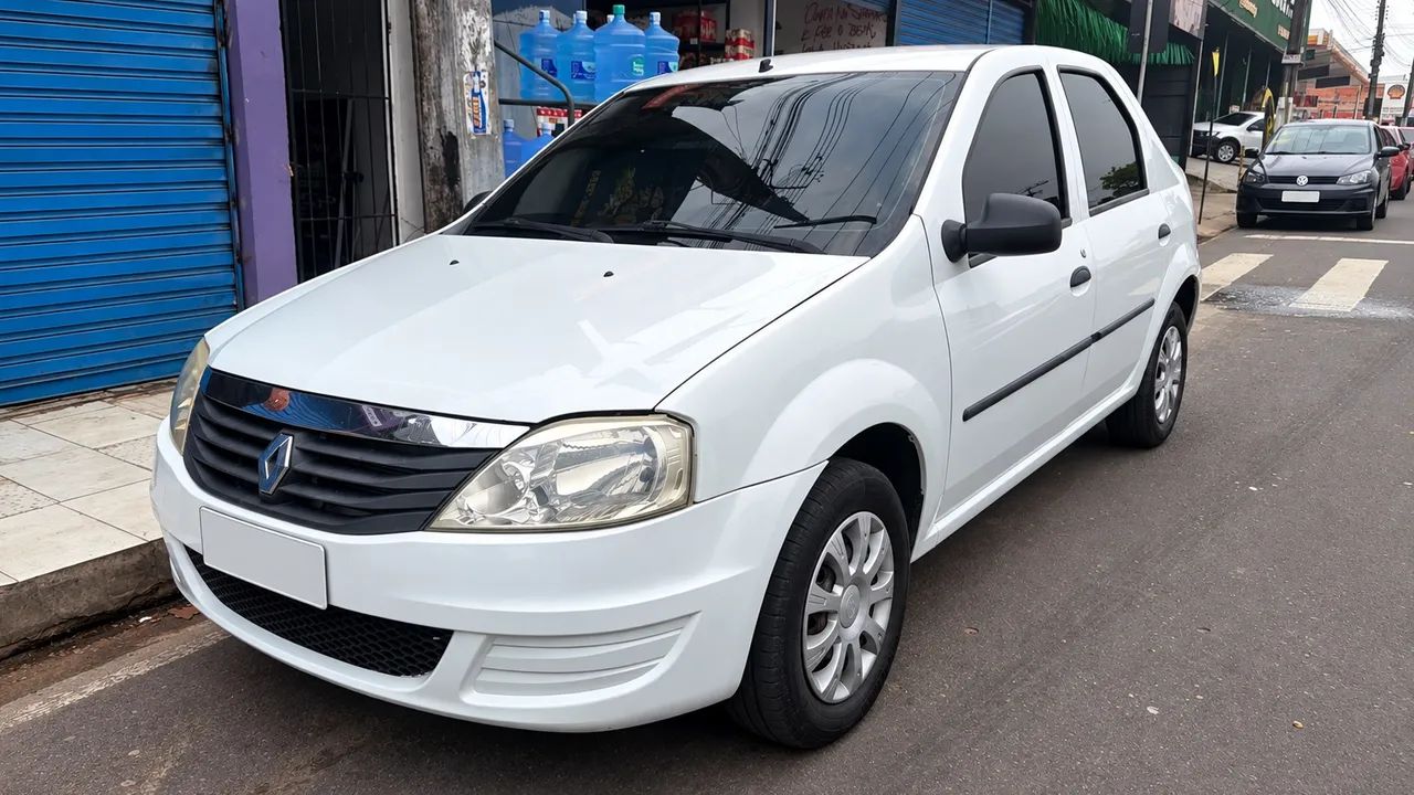 Renault Logan AUTHENTIQUE HI-FLEX 1.0 16V 4P 2013