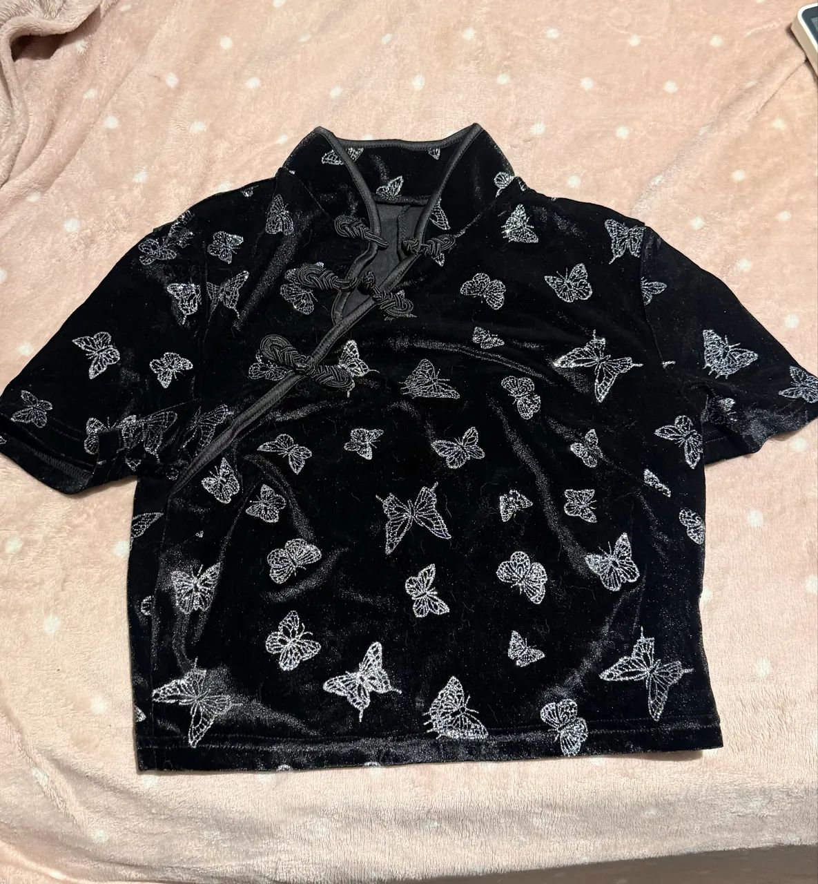Cropped estilo chinês com estampa de borboletas
