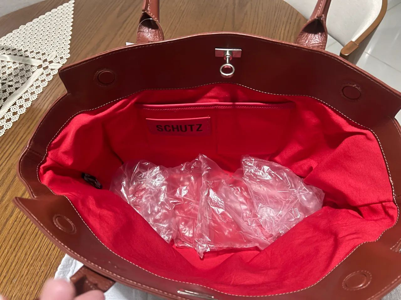 Bolsa Schutz Couro marrom NOVA  - Foto 4
