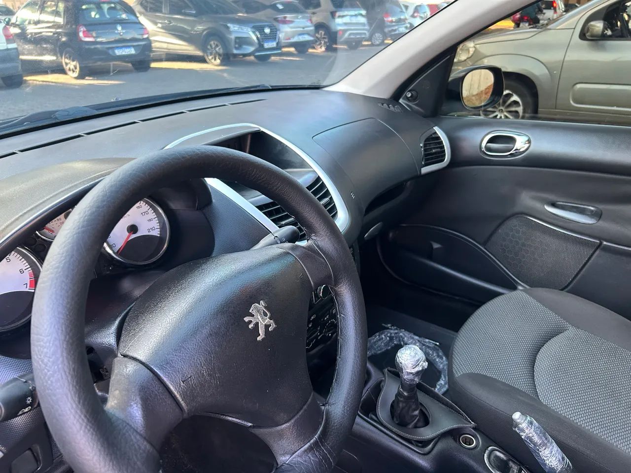 Peugeot 207 XR 1.4 Flex 8V 5P 2012 - Foto 10