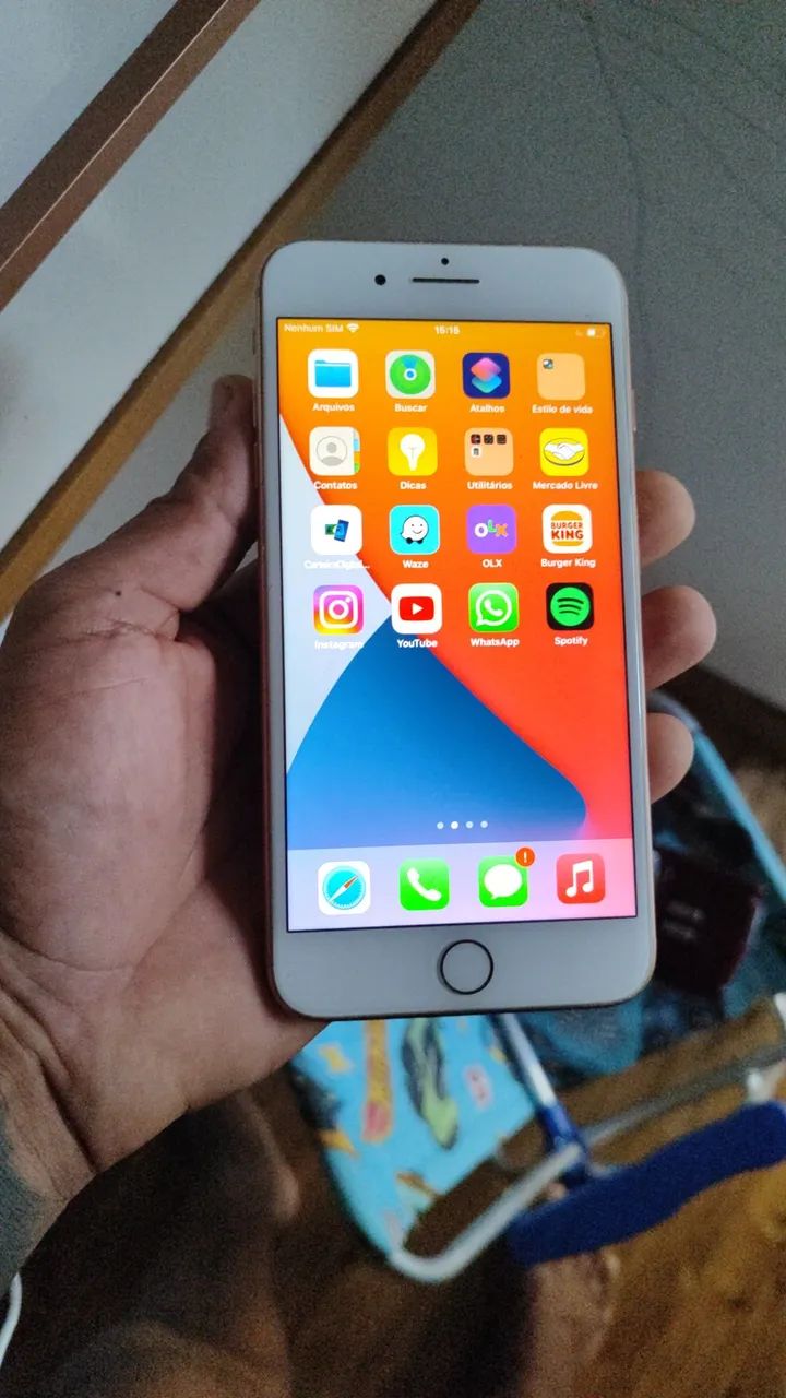 Vendo iPhone 8plus funcionando perfeitamente bateria em 100% nova, 450,  *