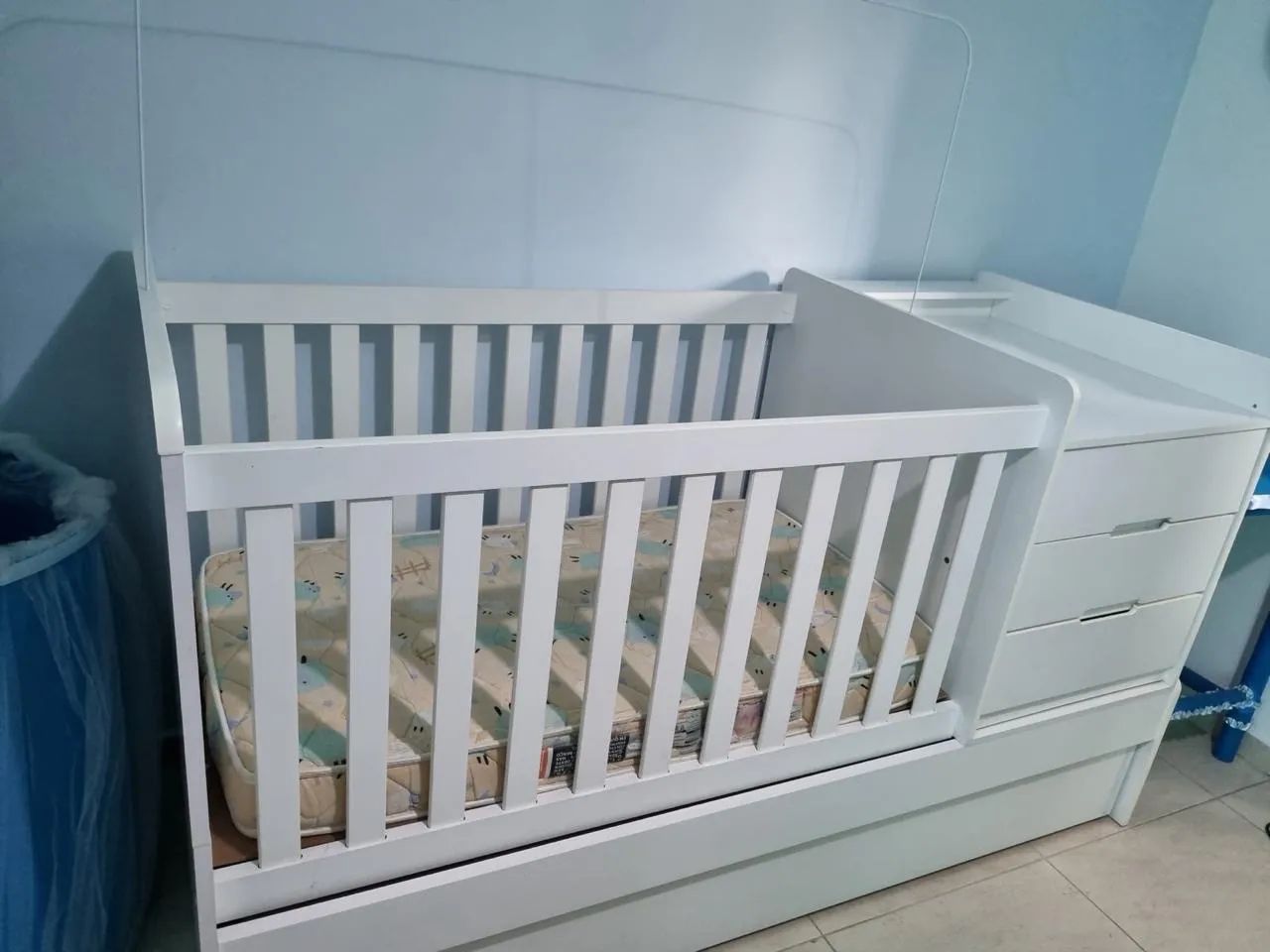 Berço vira cama e cômoda e têm cama auxiliar  - Foto 2
