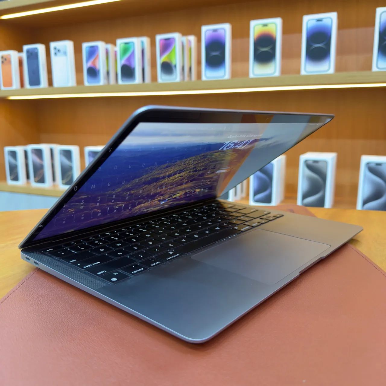 MACBOOK AIR M1 CINZA ESPACIAL 13,3 POL. 8GB RAM 256GB SSD