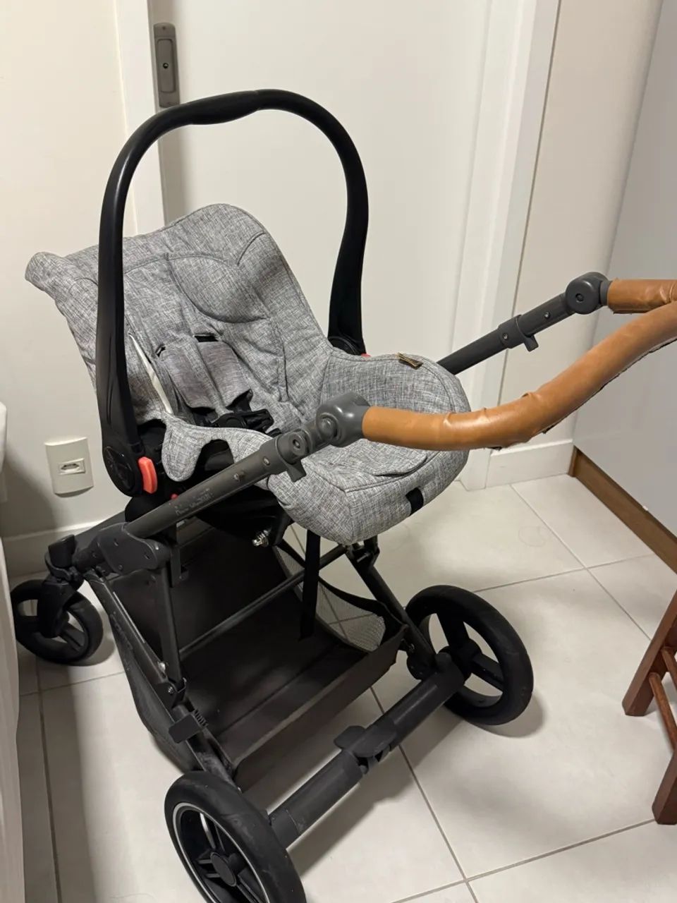 Carrinho de bebê COMO 4 com Moisés + Bebê Conforto - Foto 3