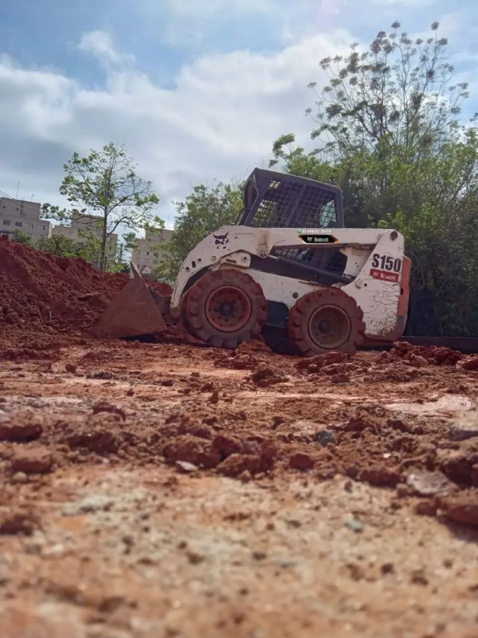 Mini Carregadeira Bobcat S150 pneus semi maciços  - Foto 3