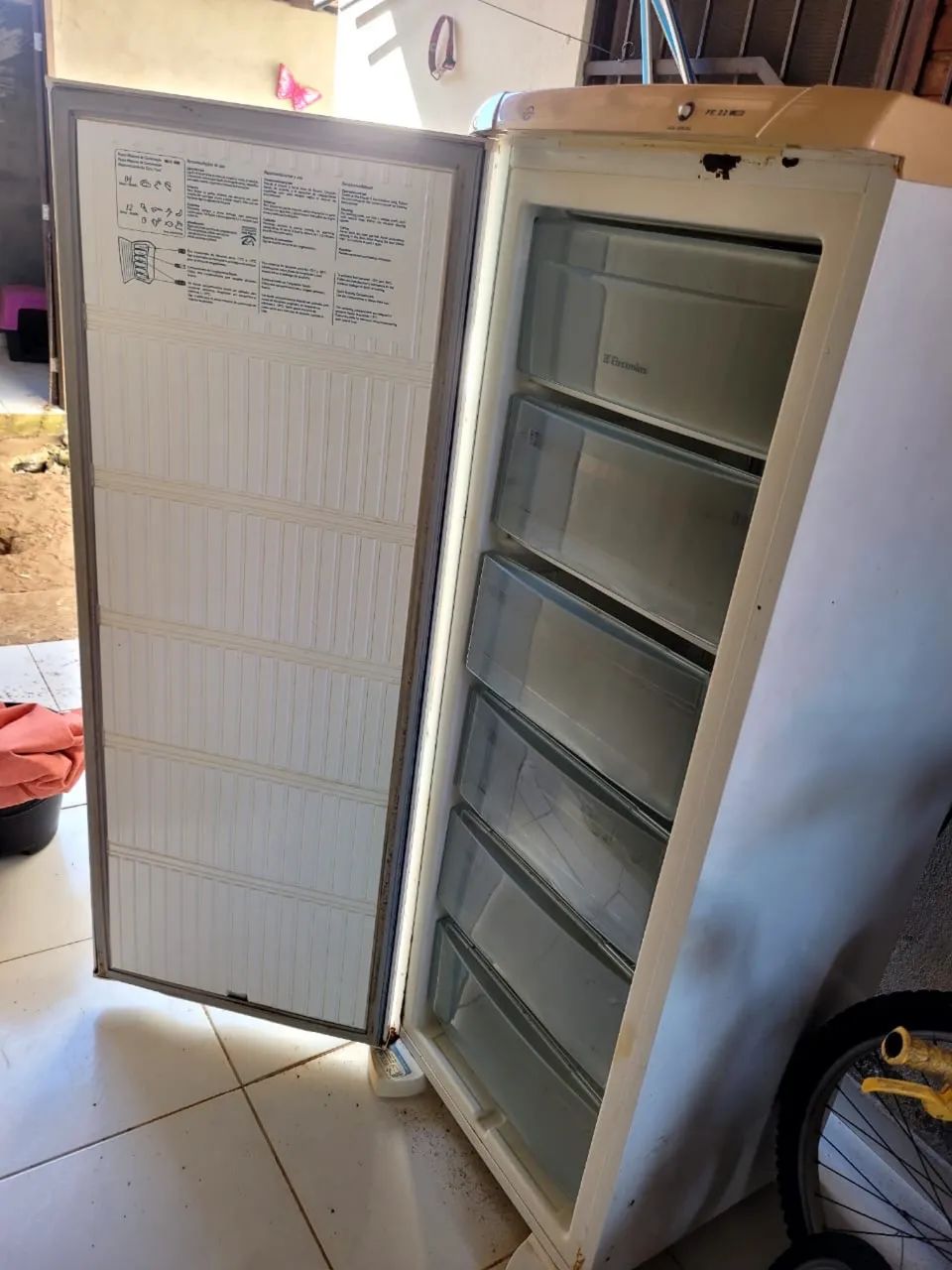 Freezer vertical Electrolux FE22 Super 173L.  - Foto 4