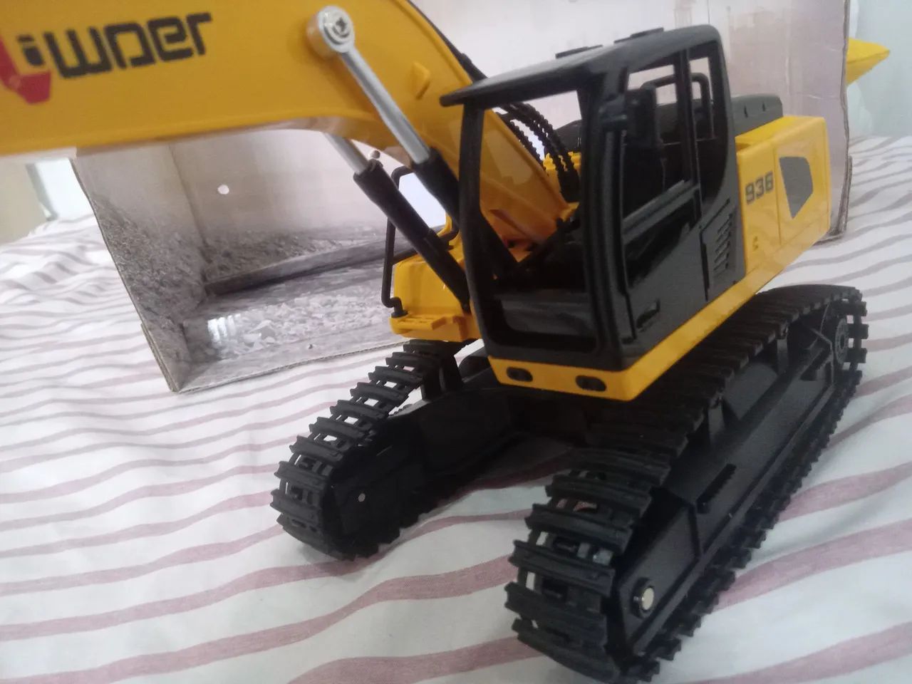 Escavadeira RC 10 canais - Foto 4