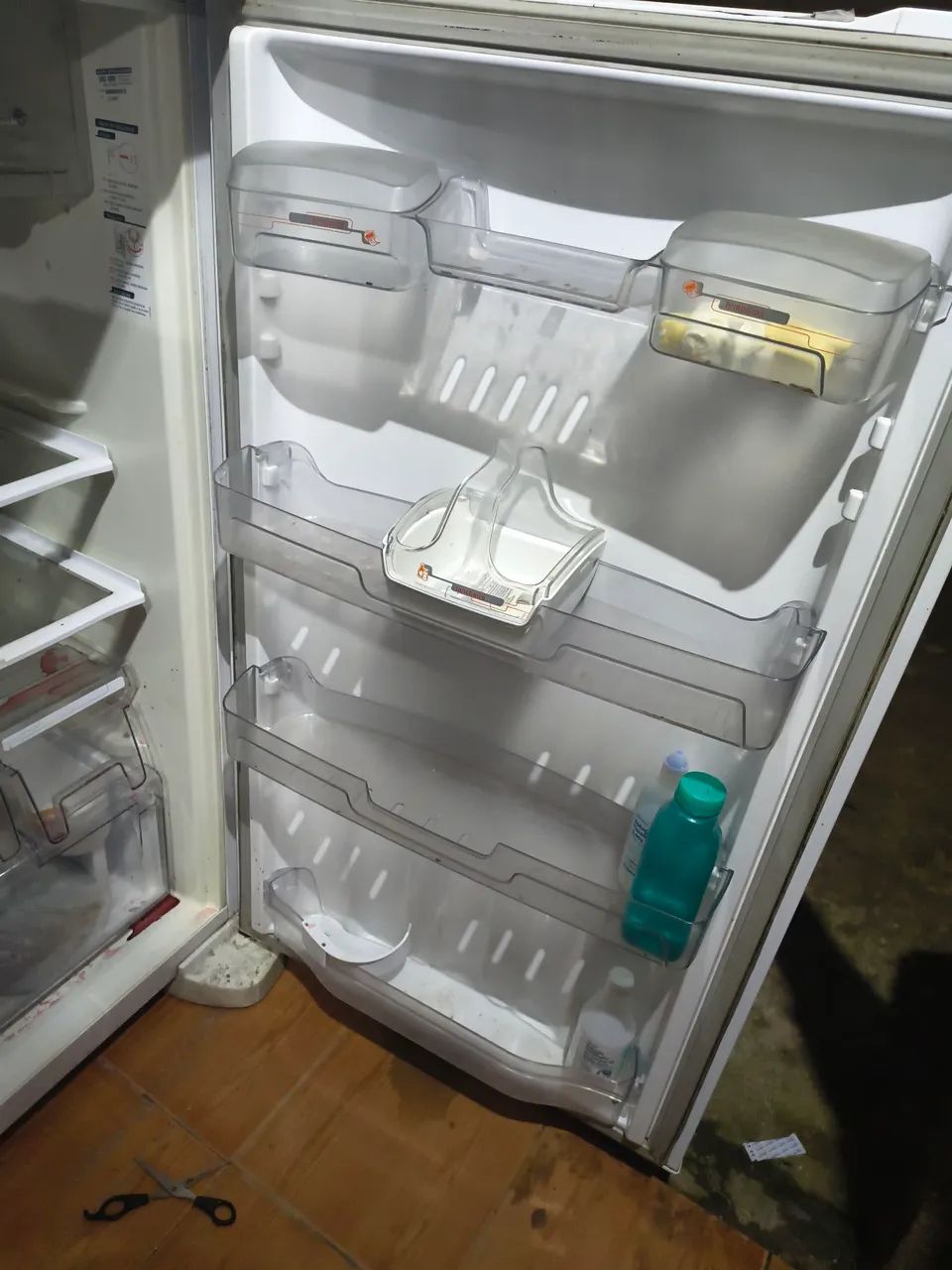 Vende-se geladeira com defeito  - Foto 3