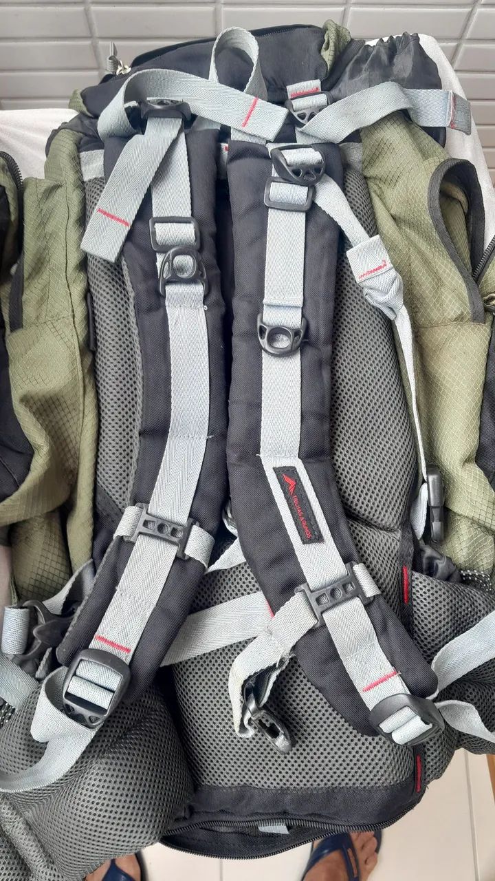 Mochila trilhas e rumos crampon tech 48L - Foto 5