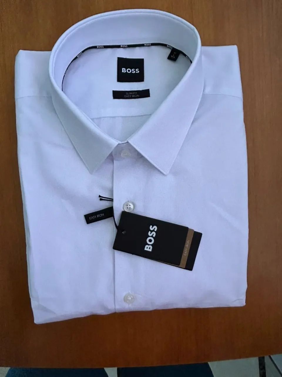 Camisa social Boss - Nova, sem uso, na etiqueta. 