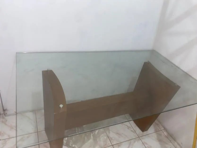 Mesa de vidro moderna com base de madeira - Foto 3