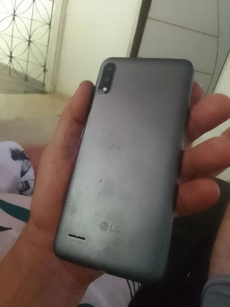 LG k22+ 64gb 4 de ram leve trincado funcionando perfeitamente  - Foto 2