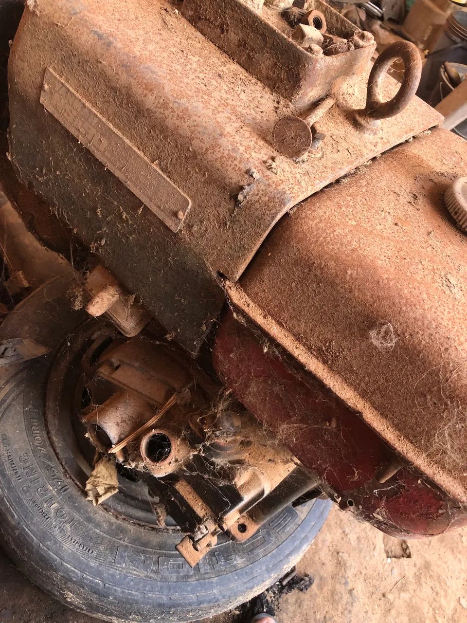Vendo motor estacionário a Diesel Parado pra Retirada de peça ou Reforma todo completo.