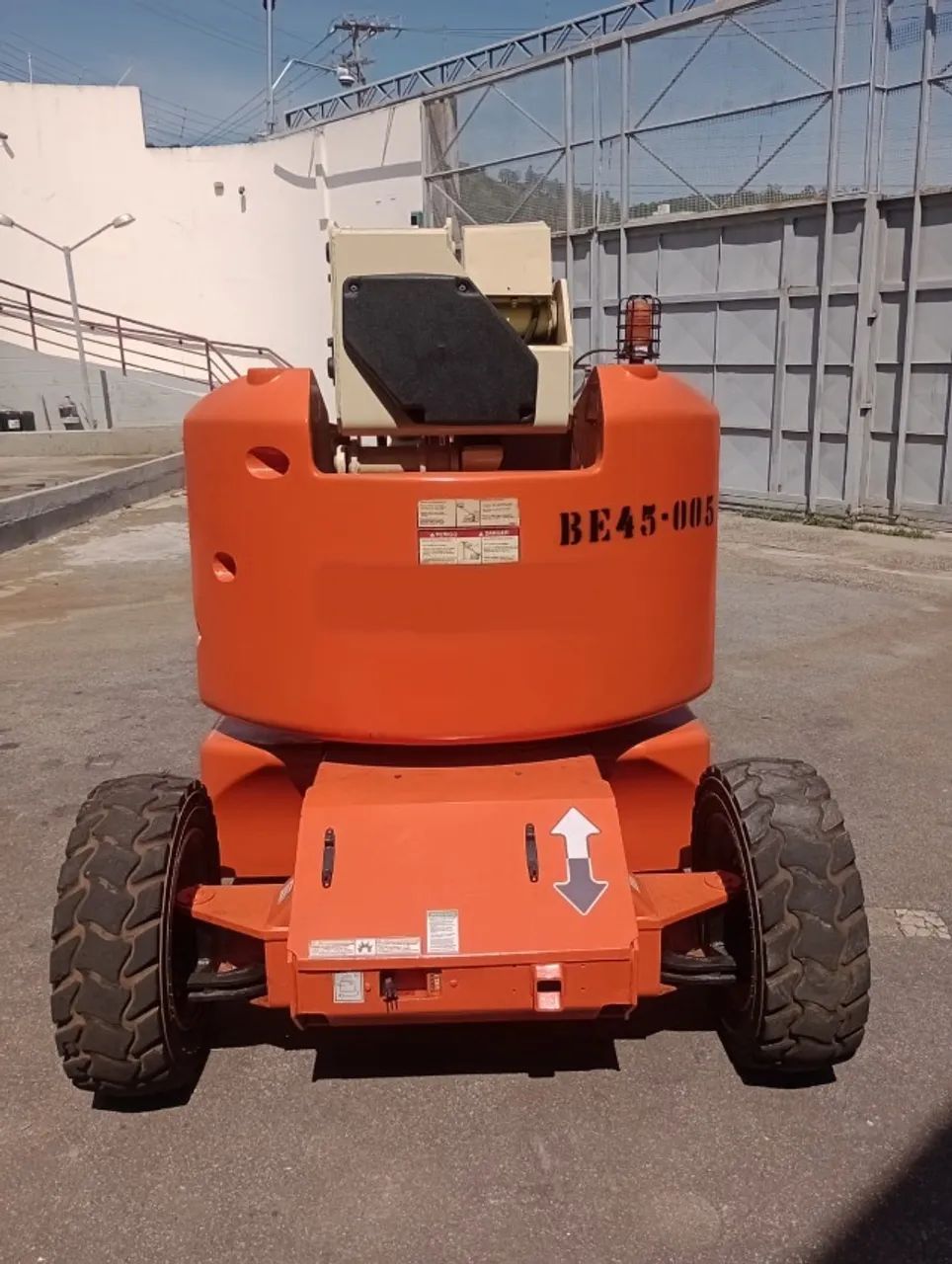 Plataforma elevatória JLG E450AJ - Foto 5