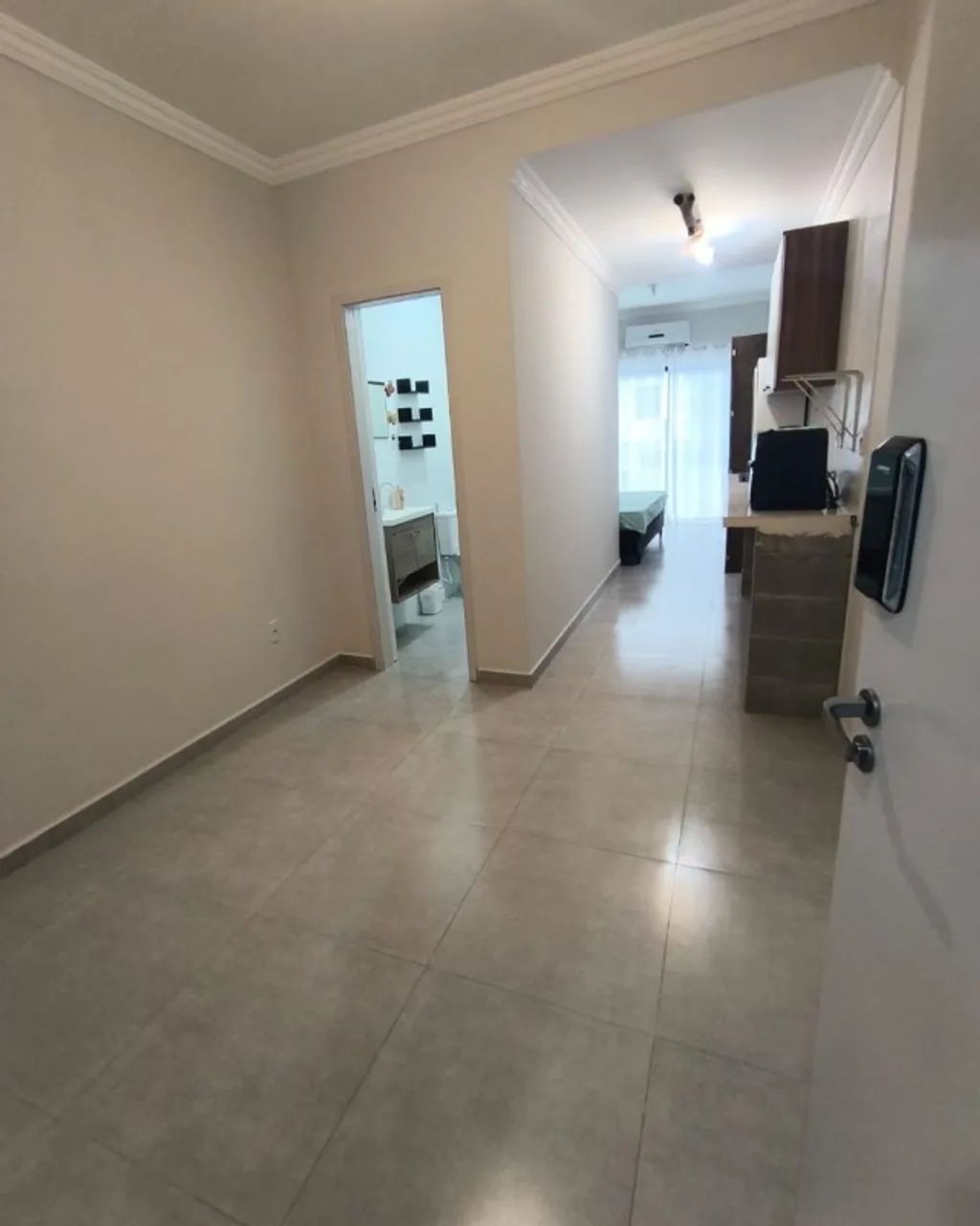 Studio semi mobiliado com sacada e garagem - Ribeirão da Ilha - Foto 3