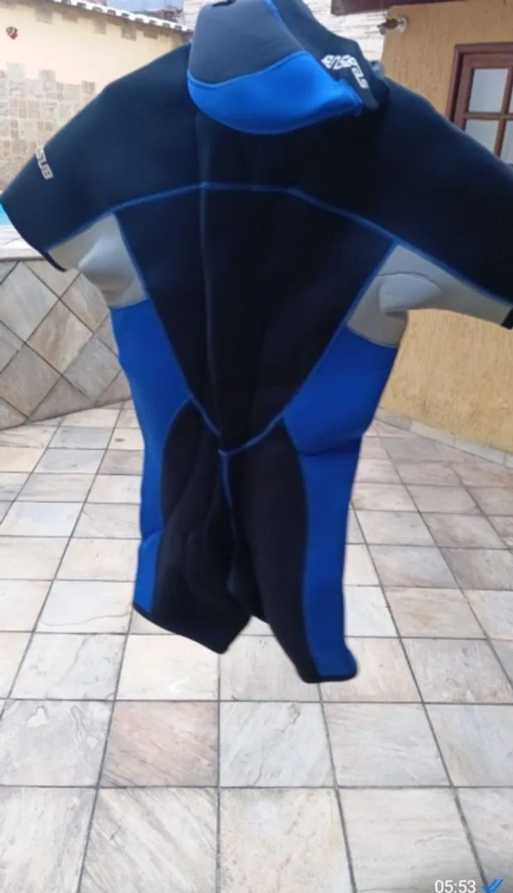 Short jonh neoprene Lycra com capuz NOVO  - Foto 4