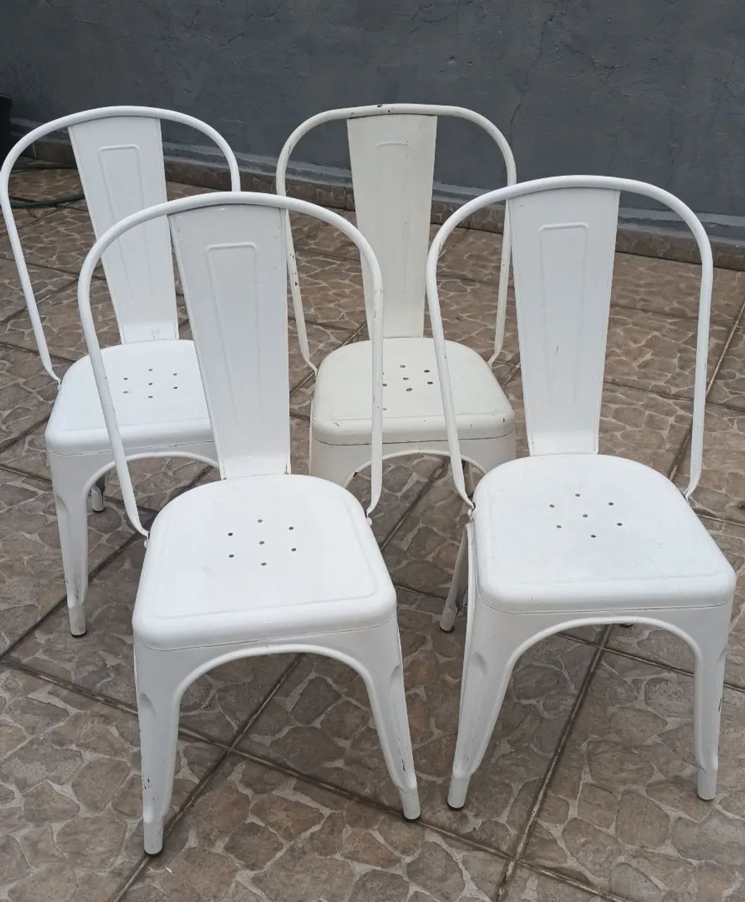 Cadeiras Tolix Brancas de Ferro - Estilo Industrial - Foto 3