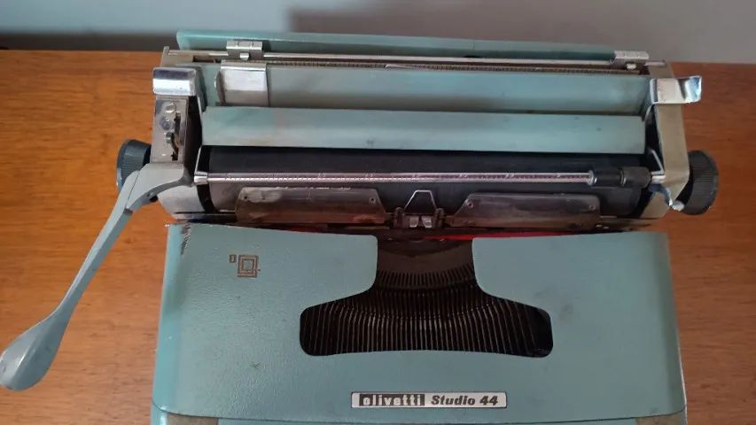 Máquina de escrever Olivetti Studio 44 - Foto 2