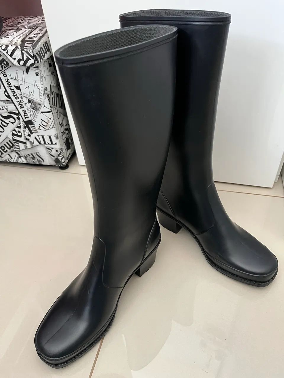 Bota Galocha Arezzo tamanho 37 - Foto 4