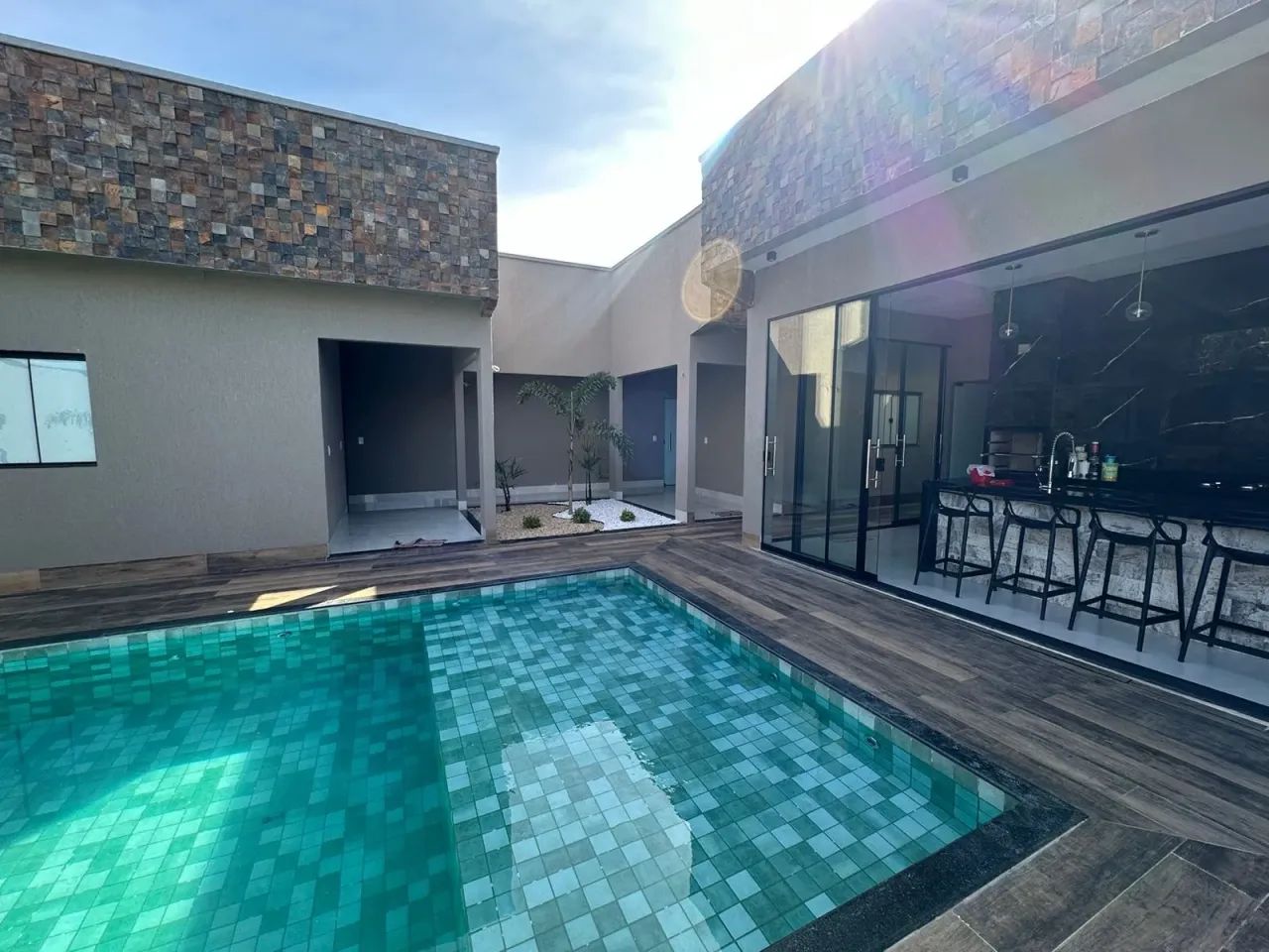 CASA EM ARUANÃ-GO / 06 SUÍTES - PRÓXIMO AO SESI - Foto 2