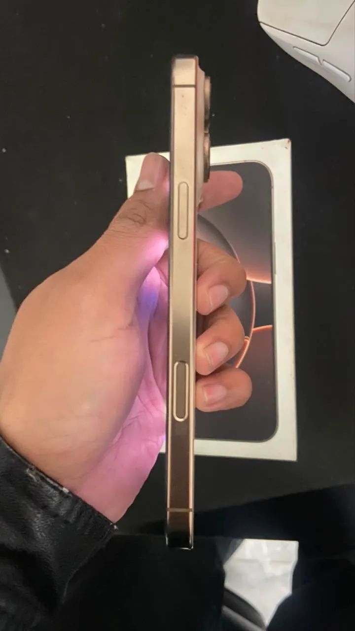 iPhone 16 Pro Max 