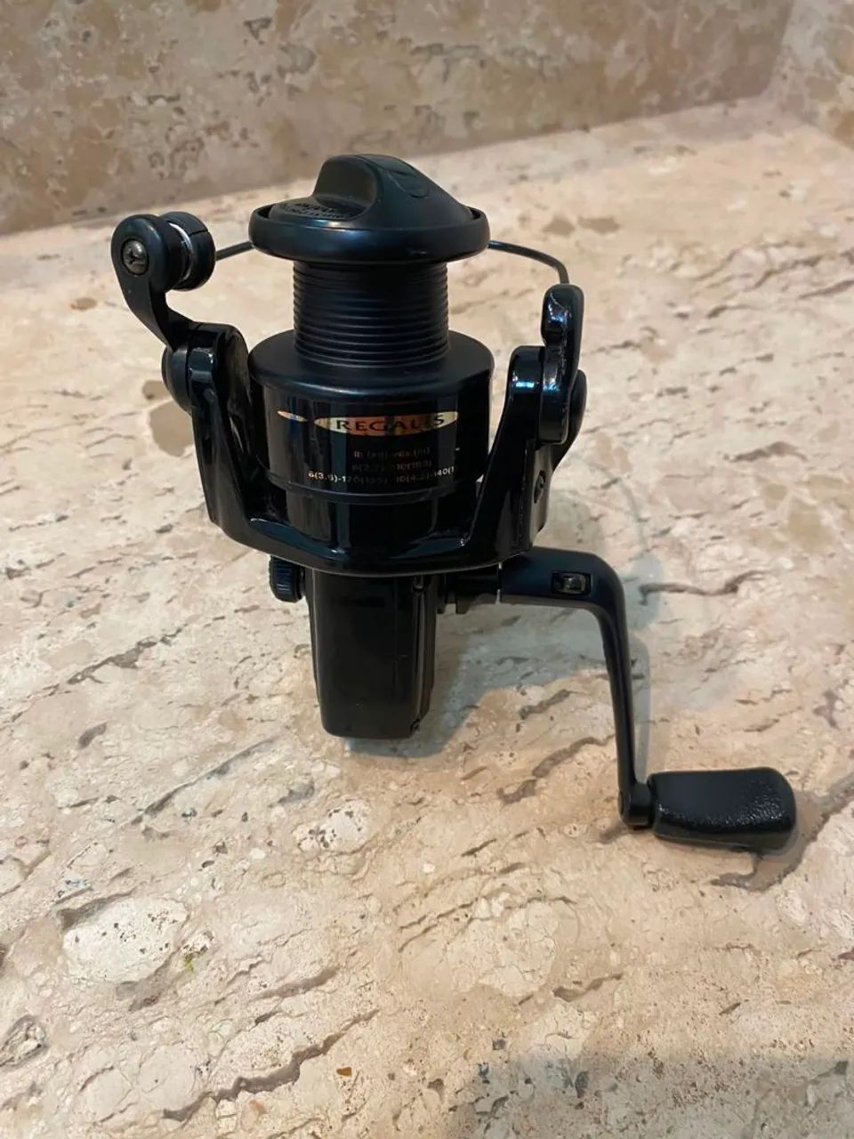 Molinete Daiwa Regals 2500T - Foto 2