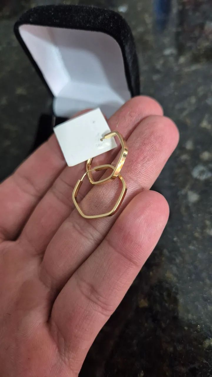 Brinco hexagonal em ouro 18K - Foto 3