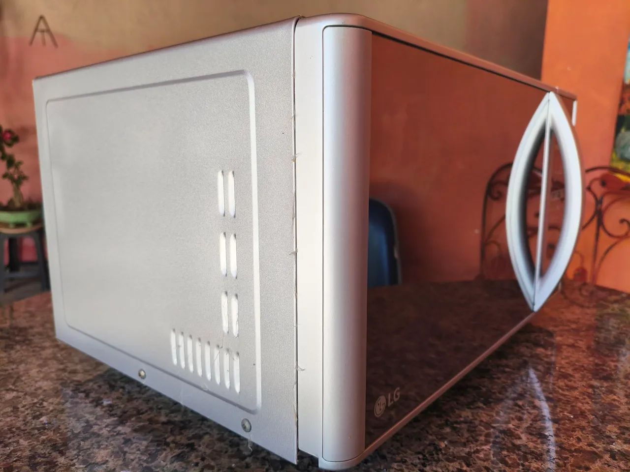 Microondas LG easy clean com grill - Foto 5