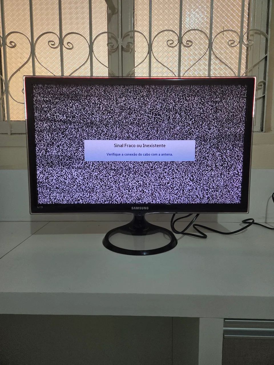 TV Samsung 32 polegadas com suporte de parede
