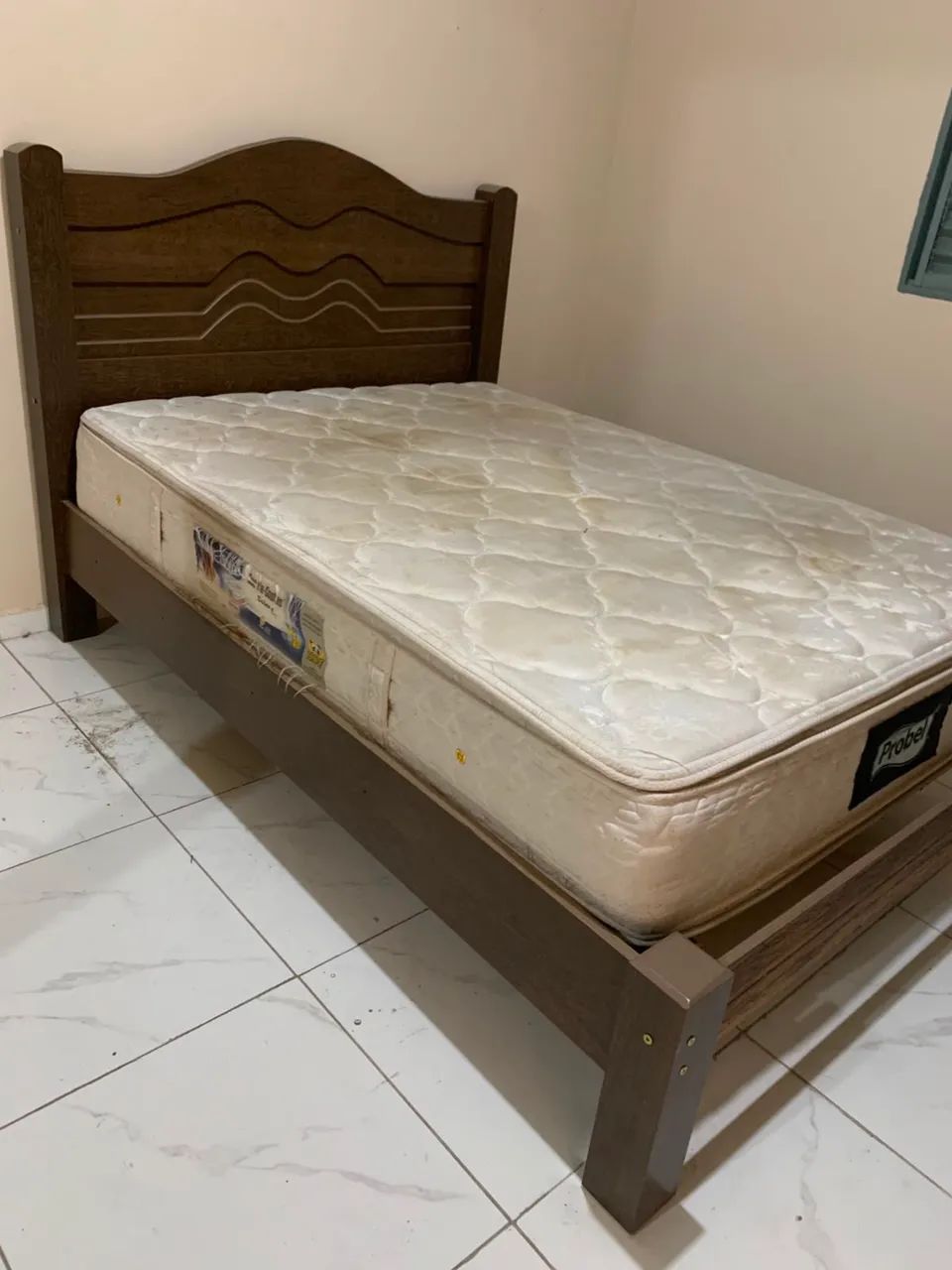 Cama com colchão. Tamanho viuva - Foto 2