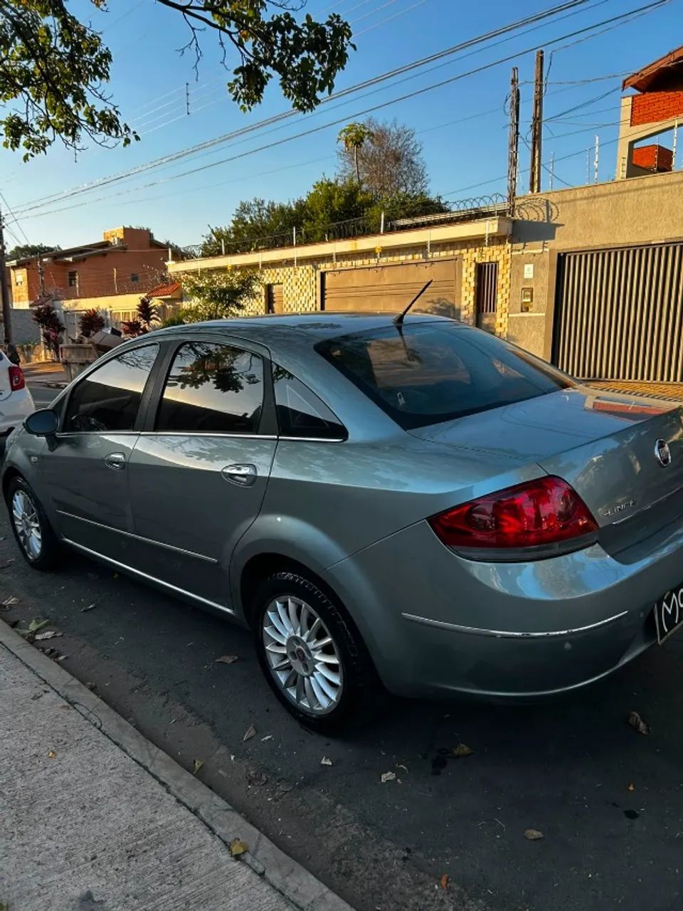 Fiat Linea Absolute 1.9/1.8 Flex Dualogic 4P 2011 - Foto 4