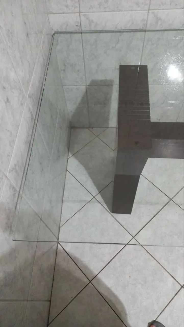 Mesa de jantar com tampo de vidro + 4 cadeiras - Foto 5