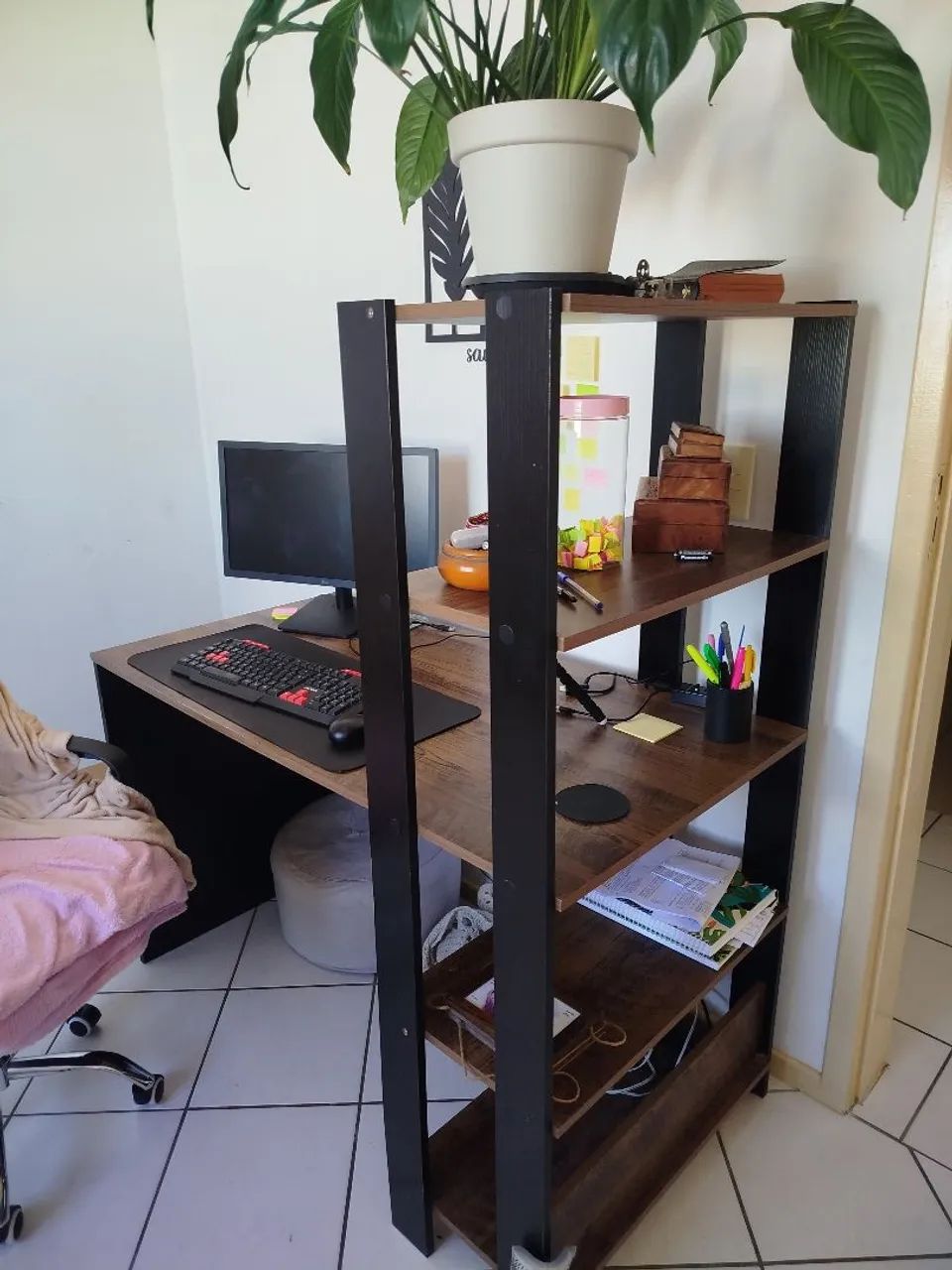 Mesa de escritório com prateleira  - Foto 2