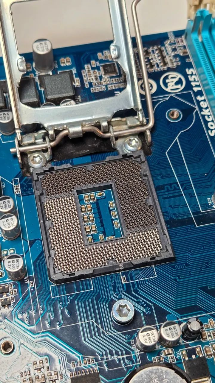 Placa Mãe Gigabyte GA H61M S1 - Foto 2