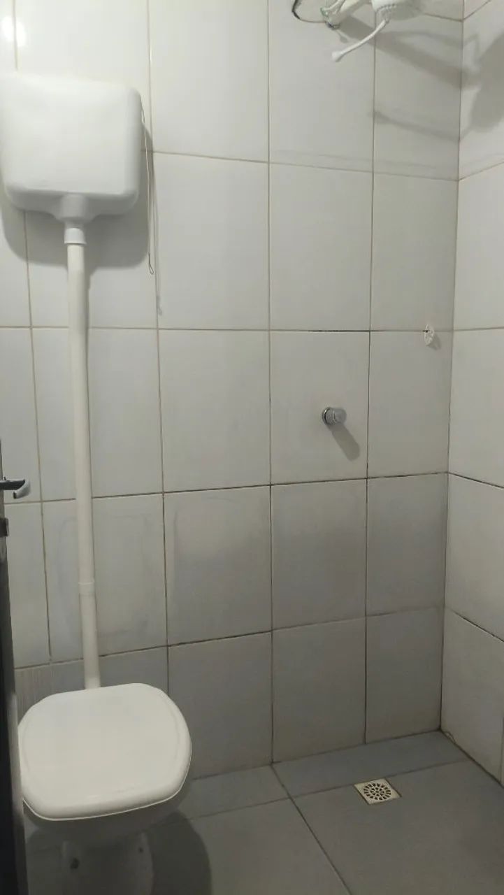 Alugo casa de fundo com 3 quartos 