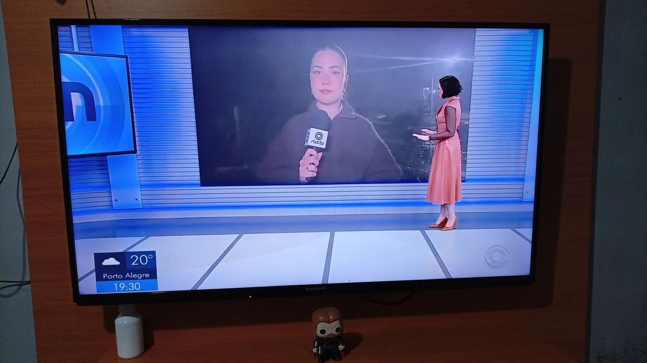 Vendo tv smart 40 polegadas, tv ótima sujeito a qualquer teste  - Foto 2