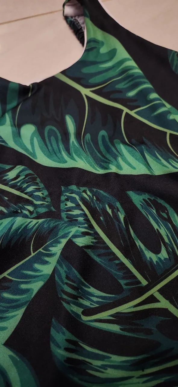 Maio estampado folhas verdes escuras - Foto 2