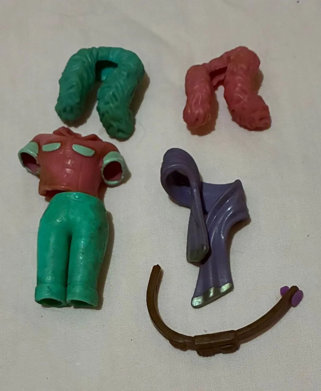Lote com roupas e acessórios antigos da Polly ( anos 2000) - Foto 3
