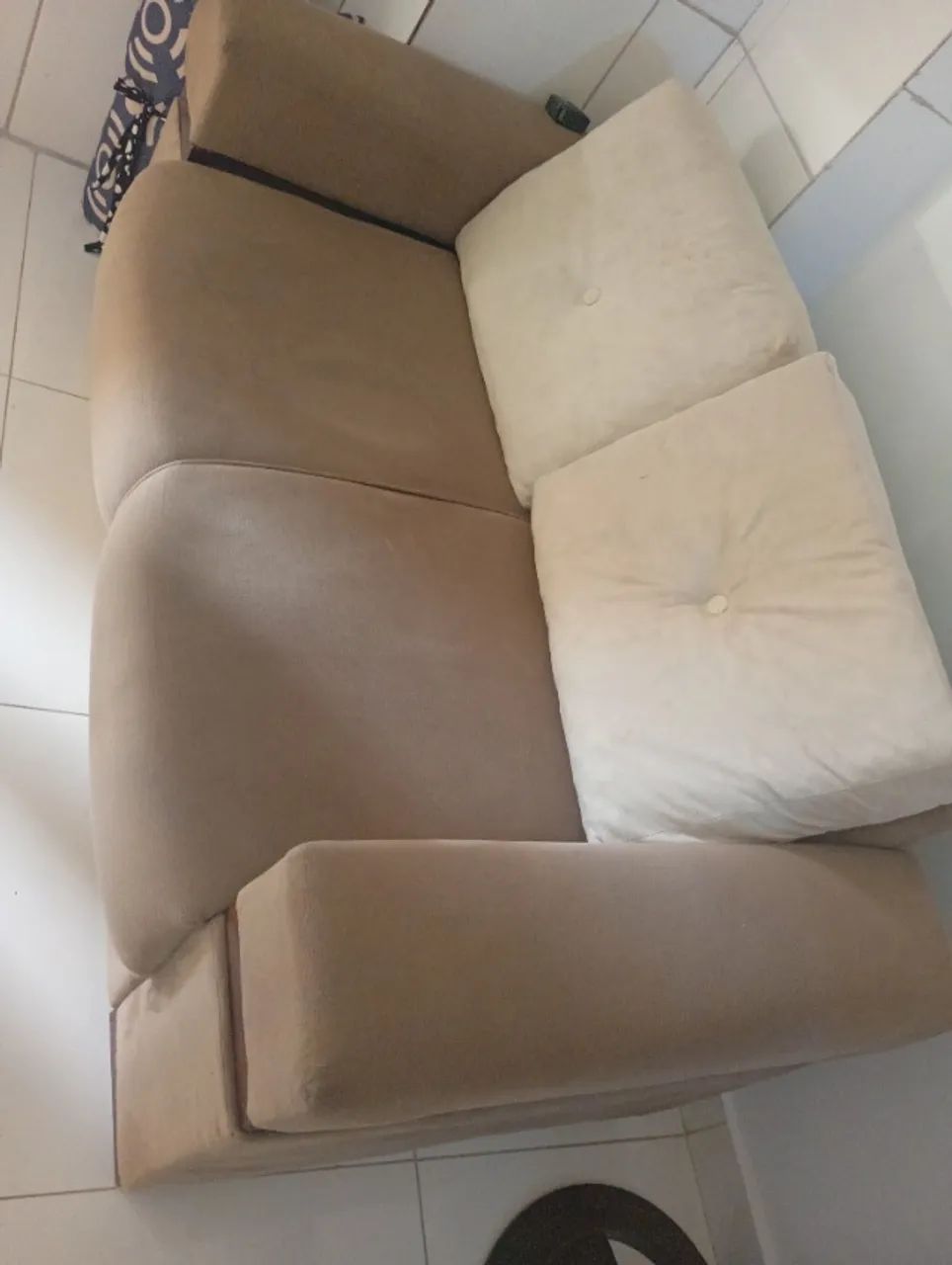 Sofá dóis lugares com almofada  - Foto 4