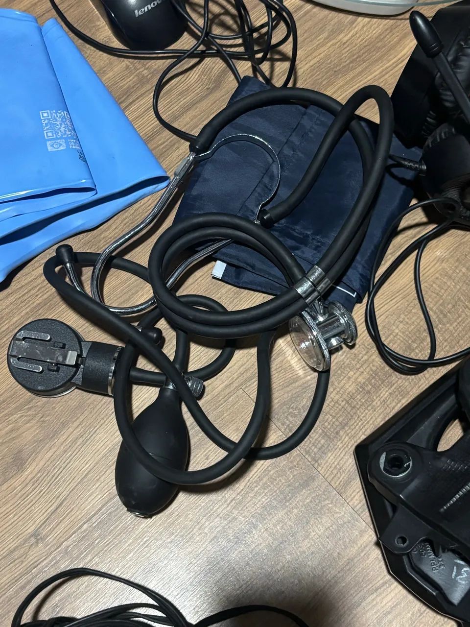 Aparelho de pressão + estetoscópio