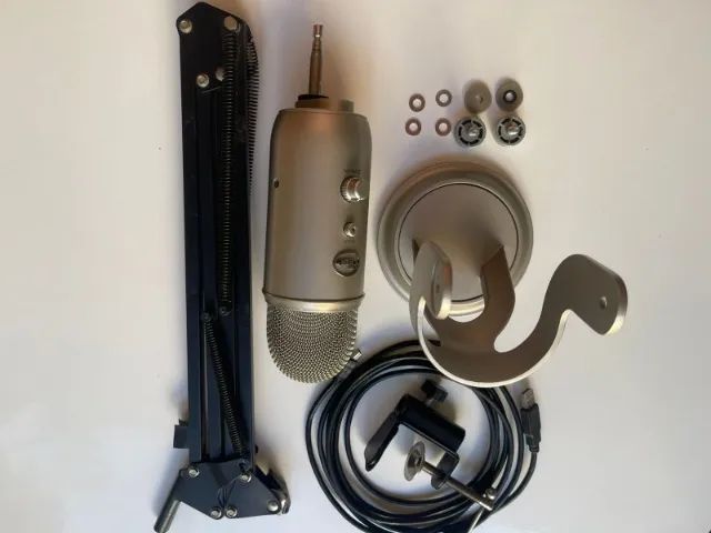 Microfone Blue Yeti Platinum Condensador Usb + Acessórios (Usado)