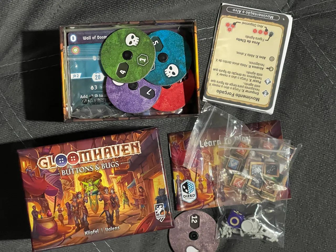 Jogo de Tabuleiro Gloomhaven Buttons & Bugs - Foto 2