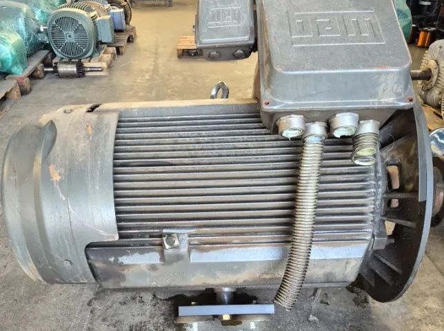 VENDO MOTOR COMPRESSOR 300 CV 4 POLOS WEG
