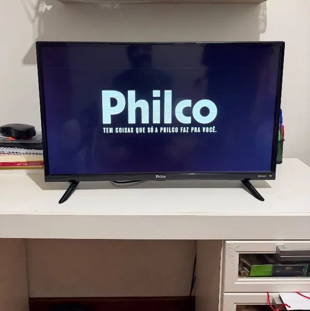 TV 32 polegadas Philco. Possui um risco horizontal na parte superior da tela - Foto 3