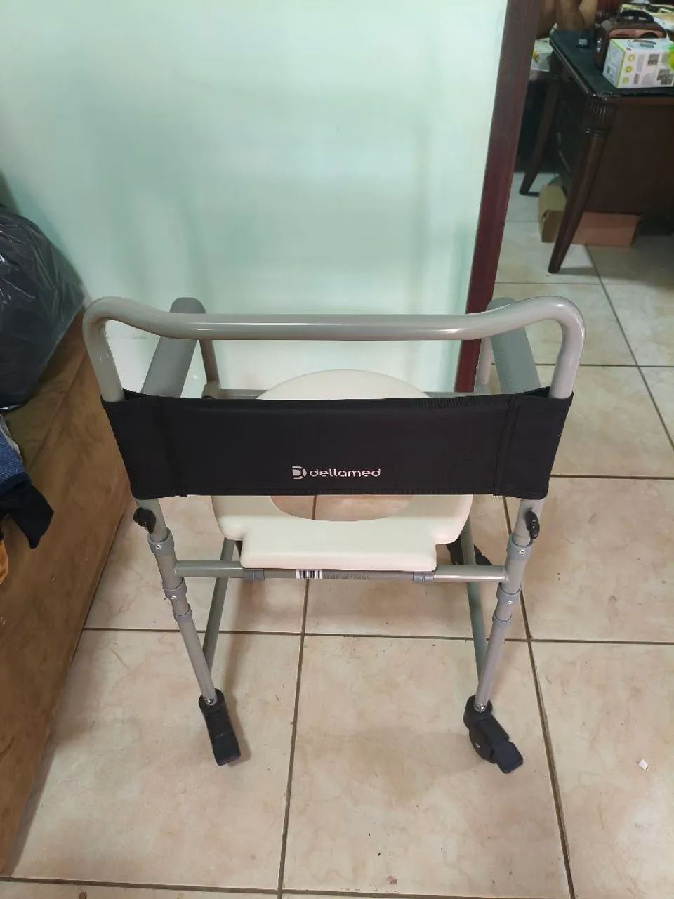 CADEIRA DE BANHO DELLAMED - NUNCA FOI USADA - Foto 3