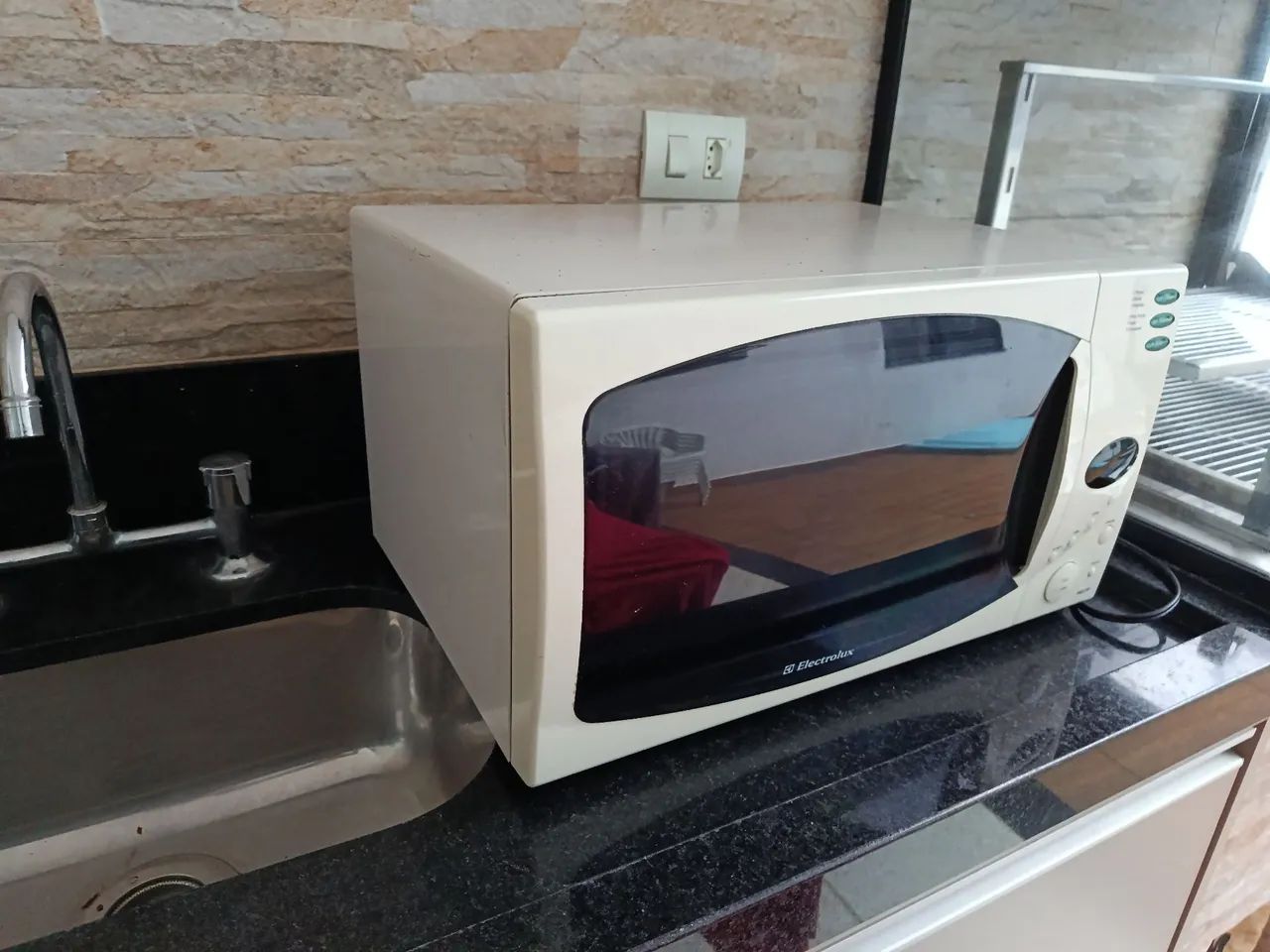 Microondas Electrolux 220V c/ Defeito  - Foto 2