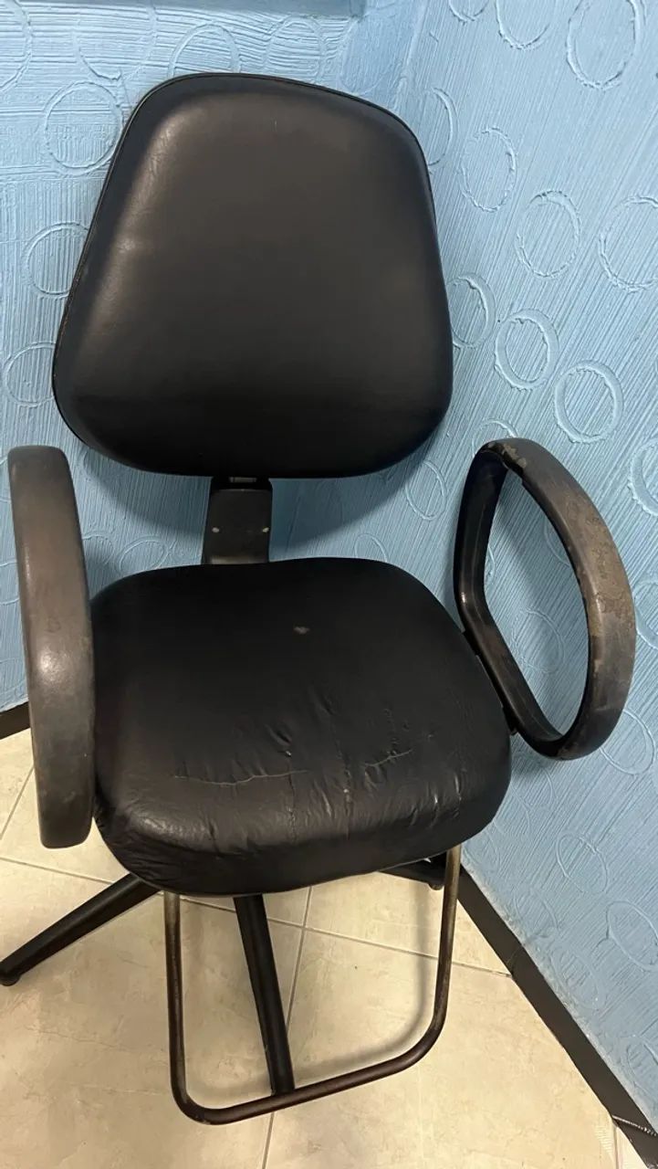 Cadeira de Cabeleleira + espelho  - Foto 3