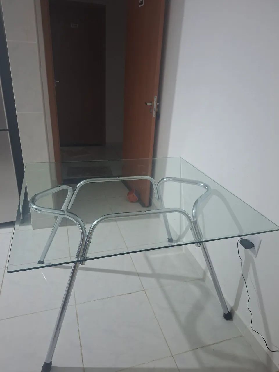 Mesa de vidro com  pé de alumínio  - Foto 3