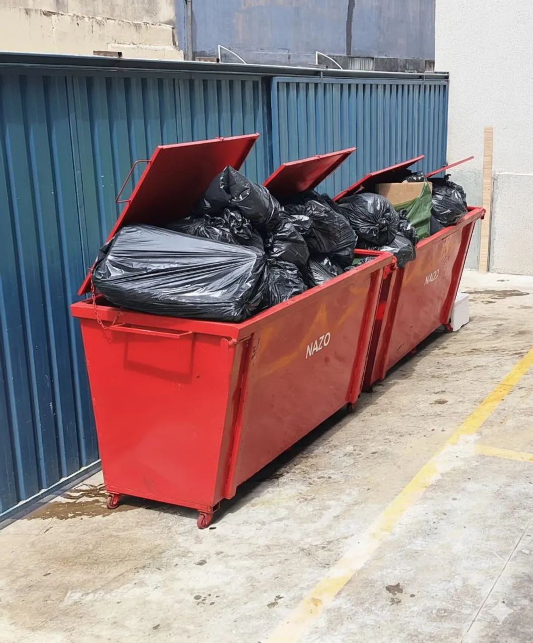 Lixeira contener basculante capacidade 1700lts  - Foto 2